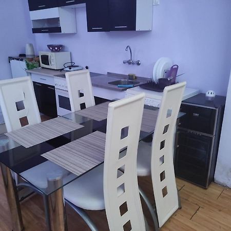Малък Апартамент В Центъра На Гр.Бургас Burgas Luaran gambar