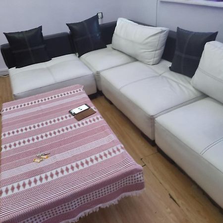 Малък Апартамент В Центъра На Гр.Бургас Burgas Luaran gambar